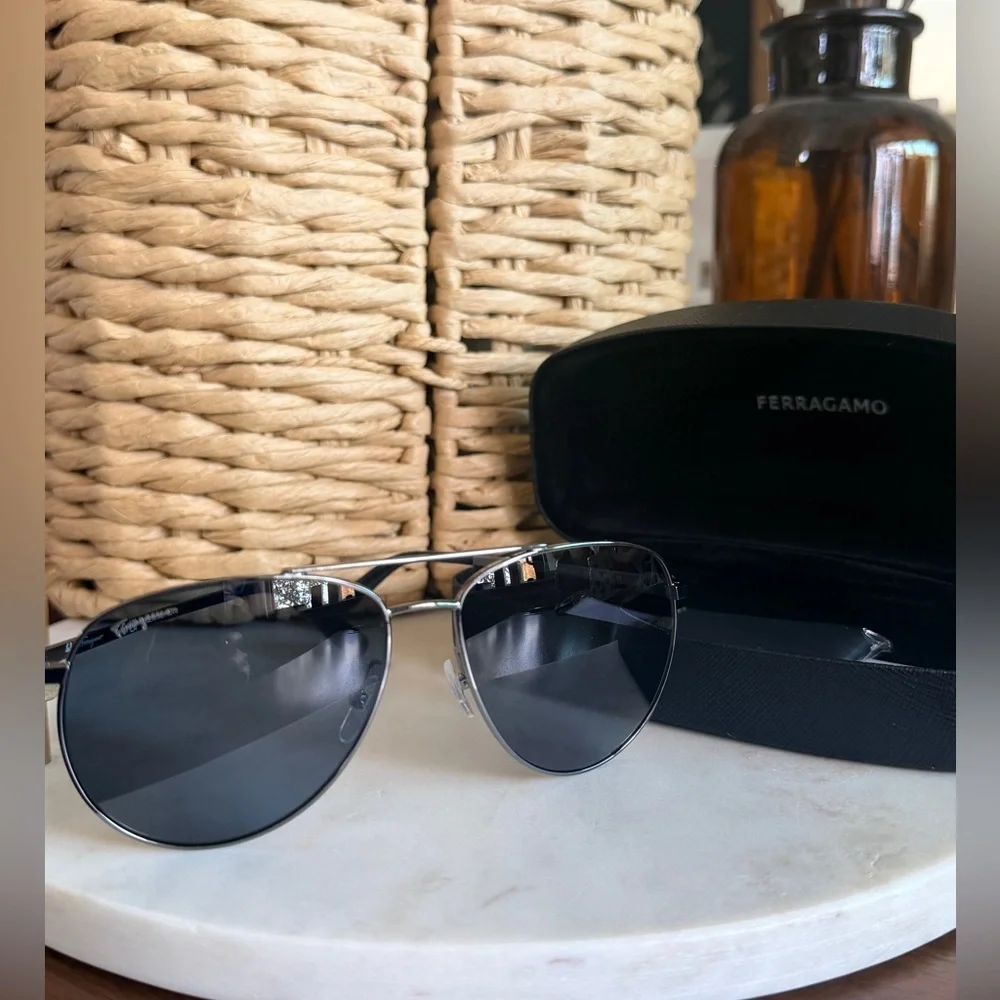 Salvatore Ferragamo SF157S Sunglasses 015 Dark Gun Aviator 60-15-140 Excellent - Picture 3 of 10